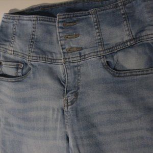 No Boundaries High Rise Sculpting Skinny Jeans, button fly, washed denim, Size M